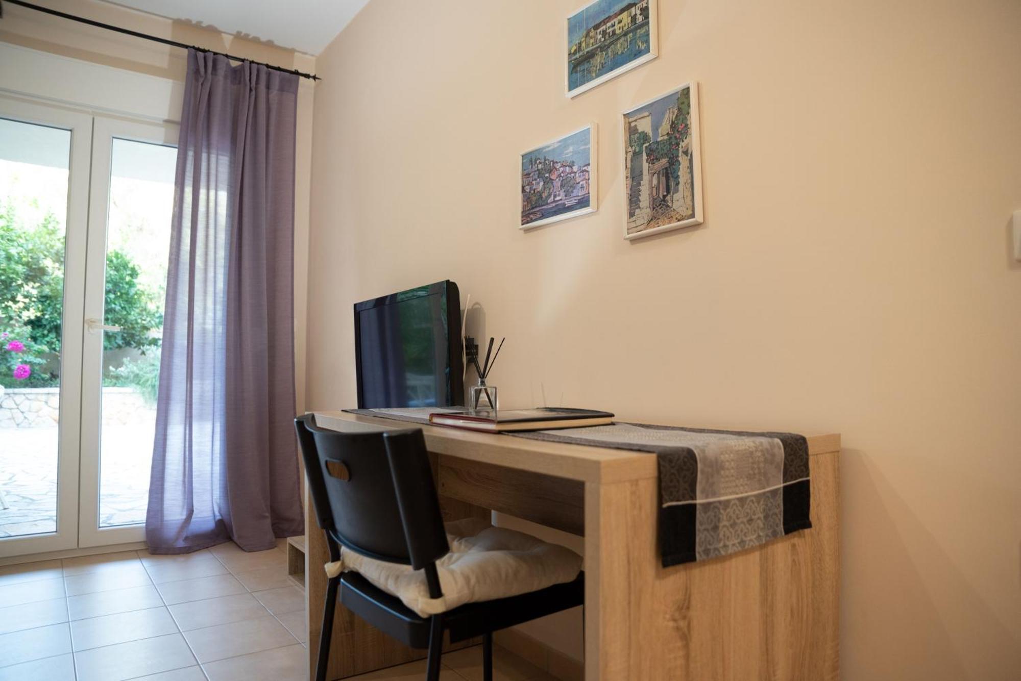 Solari Hill Maisonette Two Private Parking Alepou Buitenkant foto
